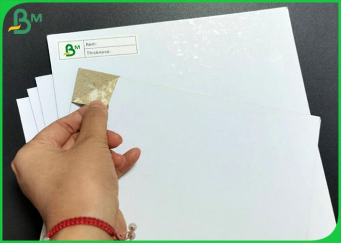 Повторно использованный пульпируйте цвета сторон 1mm до 2mm листы картона толстого двойного белого двухшпиндельные