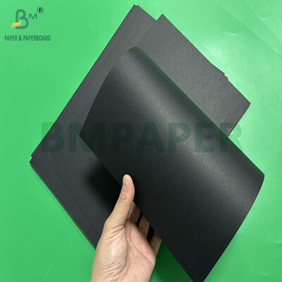 300 гм 350 гм Непокрытая твердая черная бумага для упаковки 70 x 100 см